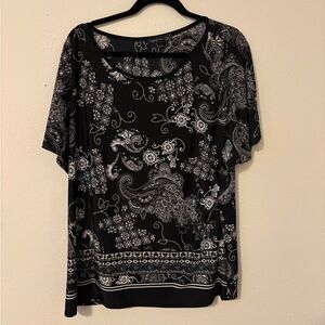 Black and White Paisley Short Sleeve Top